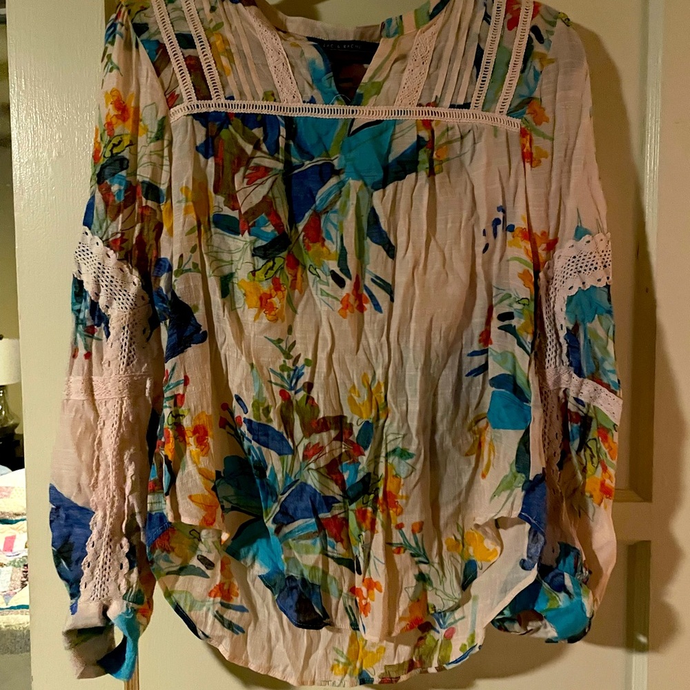 Beautiful Zac & Rachel blouse. Like New. Size M